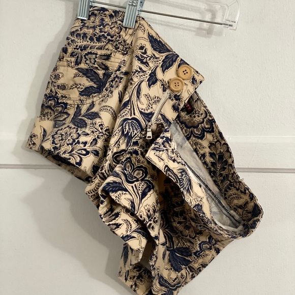 T-Party Manufactactacturer Clothing in LA - Med. - Picture 2 of 8